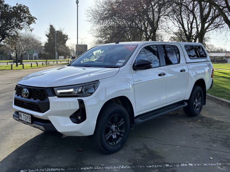 2025 Toyota Hilux SR5 2.8D 4WD Auto Hybrid image 4