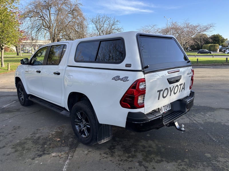2025 Toyota Hilux SR5 2.8D 4WD Auto Hybrid image 5