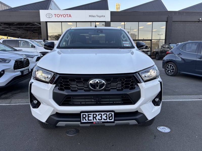 2025 Toyota Hilux SR5 2.8D 4WD Auto Hybrid image 2