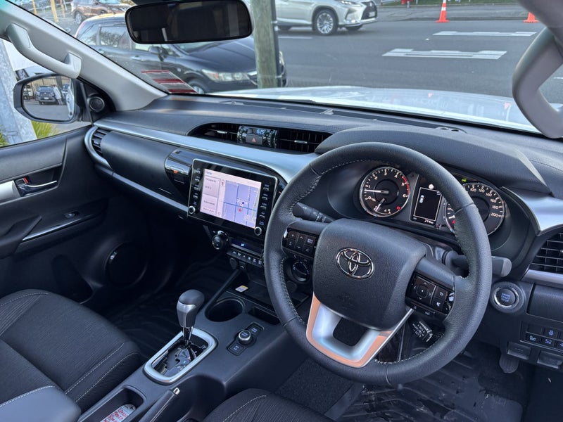 2025 Toyota Hilux SR5 2.8D 4WD Auto Hybrid image 3