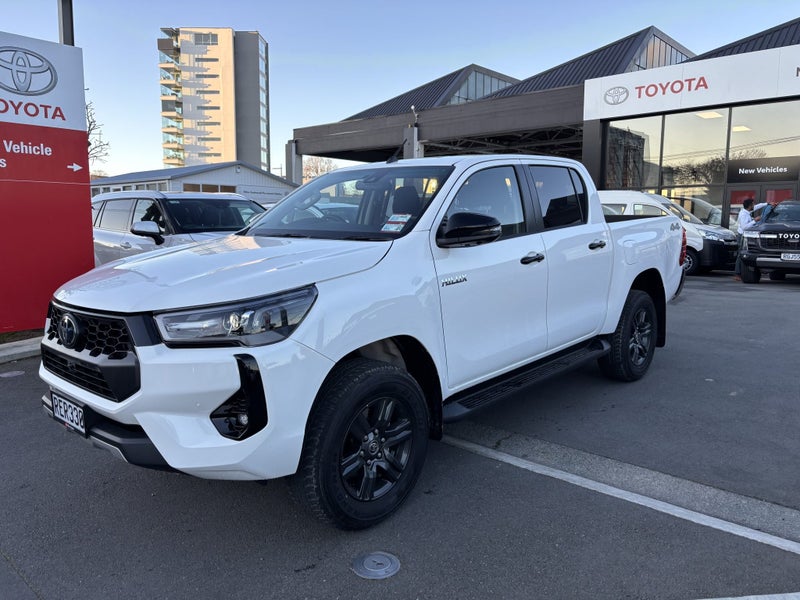 2025 Toyota Hilux SR5 2.8D 4WD Auto Hybrid image 4