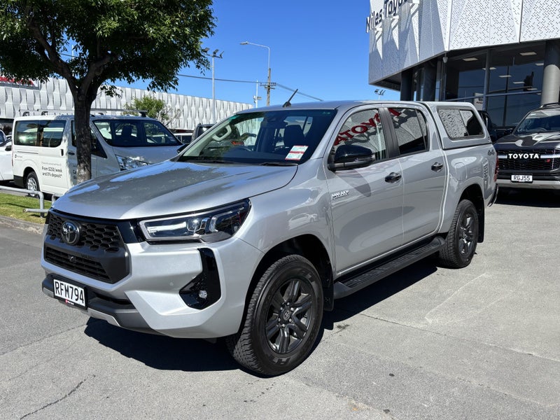 2025 Toyota Hilux SR5 2.8D 4WD Auto Hybrid image 2