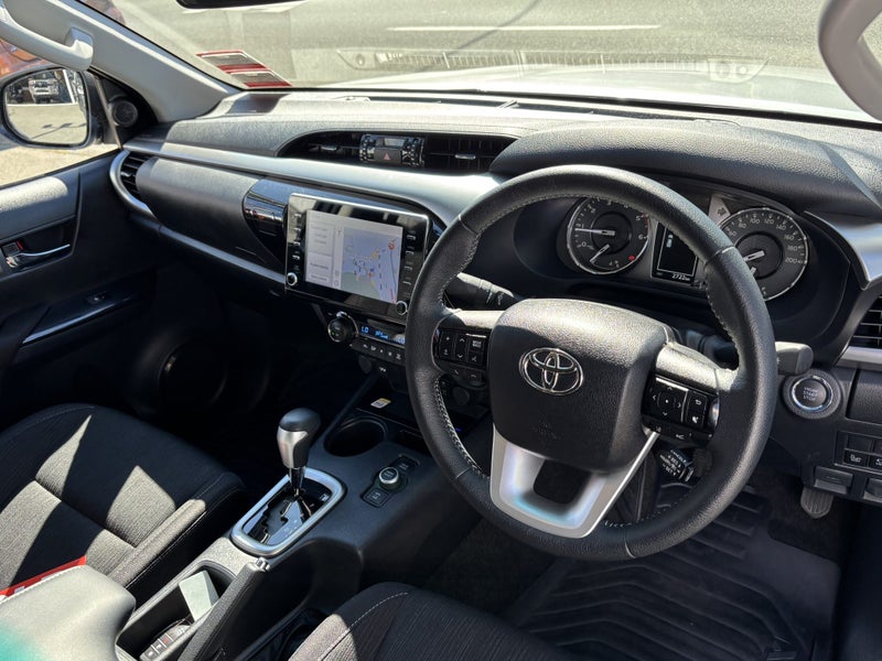2025 Toyota Hilux SR5 2.8D 4WD Auto Hybrid image 3