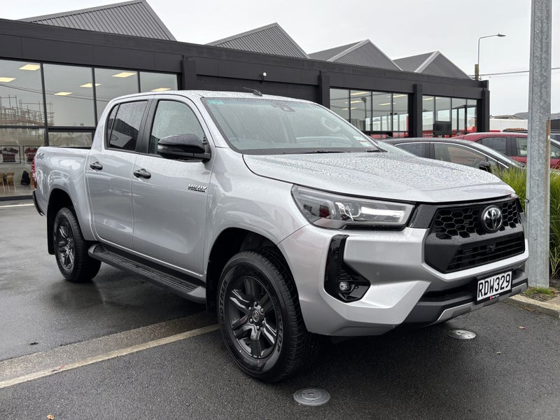 2025 Toyota Hilux SR5 2.8D 4WD Auto Hybrid image 1