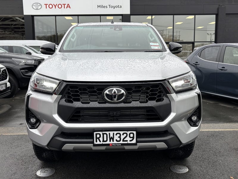 2025 Toyota Hilux SR5 2.8D 4WD Auto Hybrid image 3
