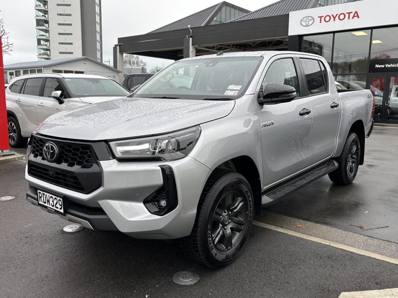 2025 Toyota Hilux SR5 2.8D 4WD Auto Hybrid image 4
