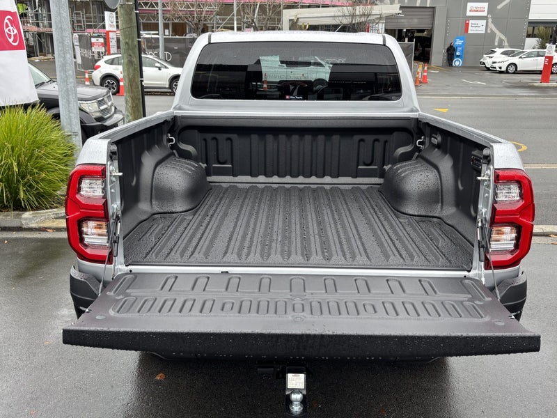 2025 Toyota Hilux SR5 2.8D 4WD Auto Hybrid image 5