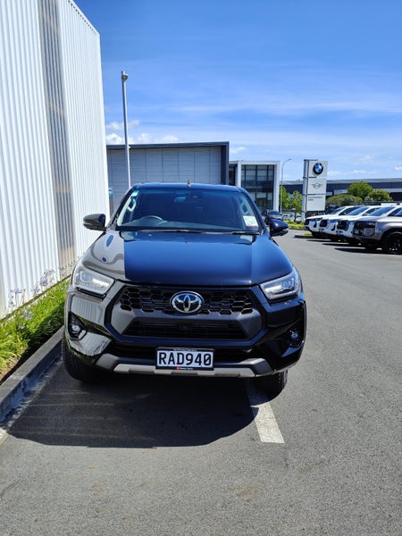 2025 Toyota Hilux SR5 2.8DT 6MT 4WD DCW/4D/5S (... image 4
