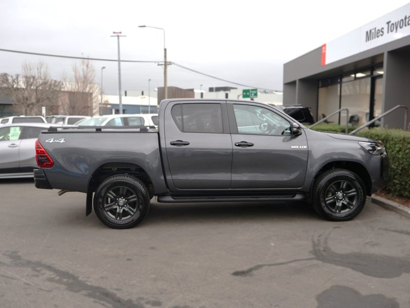 2025 Toyota Hilux SR5 2.8DT Hybrid 4WD/4X4, Auto image 4