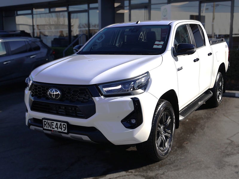2025 Toyota Hilux SR5 2.8DT Hybrid 6AT 4WD image 3