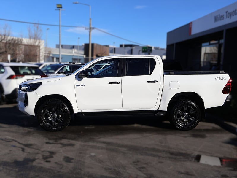 2025 Toyota Hilux SR5 2.8DT Hybrid 6AT 4WD image 4