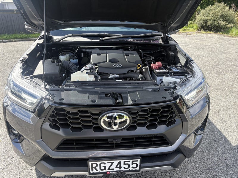 2025 Toyota Hilux SR5 2.8DT Hybrid 6AT 4WD DCW/... image 3