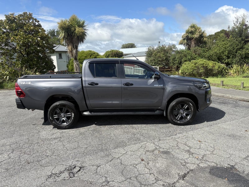 2025 Toyota Hilux SR5 2.8DT Hybrid 6AT 4WD DCW/... image 4