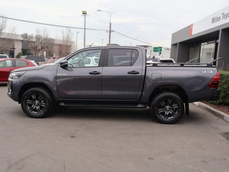 2025 Toyota Hilux SR5 2.8DT Hybrid 6AT 4WD DCW/... image 4
