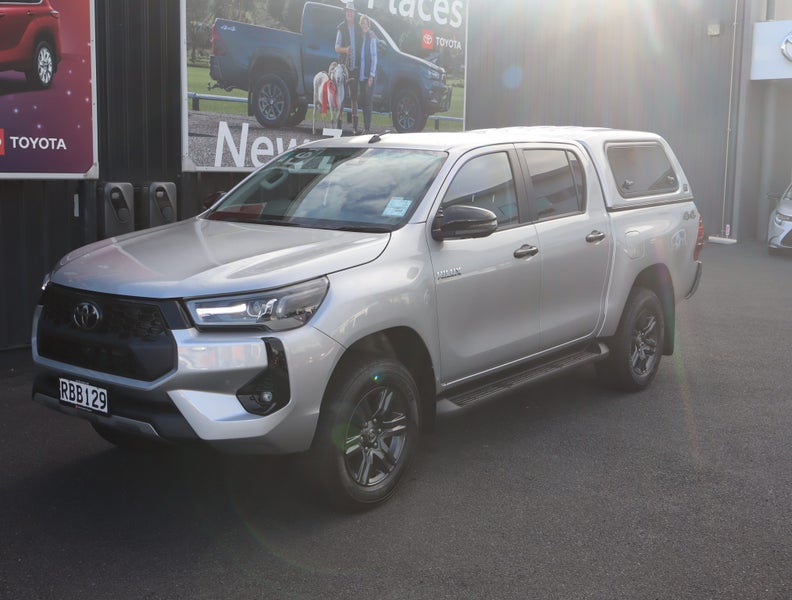2025 Toyota Hilux SR5 2.8DT Hybrid 6AT 4WD DCW/... image 1