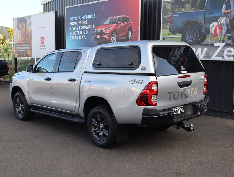 2025 Toyota Hilux SR5 2.8DT Hybrid 6AT 4WD DCW/... image 2