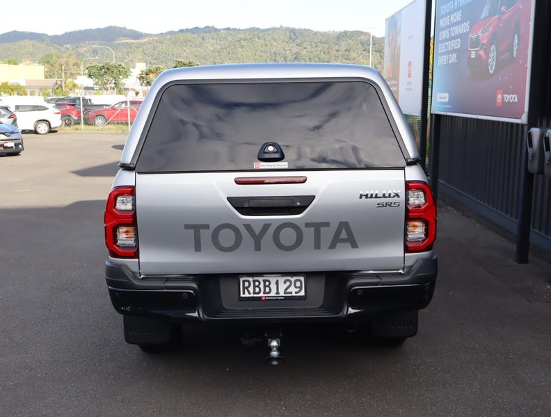 2025 Toyota Hilux SR5 2.8DT Hybrid 6AT 4WD DCW/... image 3