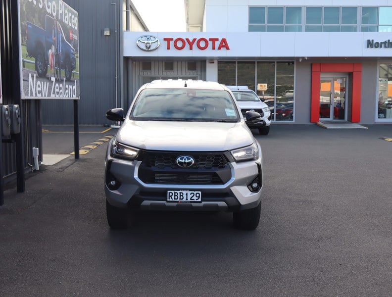 2025 Toyota Hilux SR5 2.8DT Hybrid 6AT 4WD DCW/... image 5