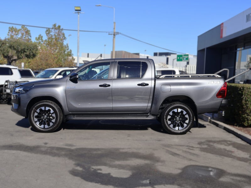 2025 Toyota Hilux SR5 2.8DT Hybrid 6AT 4WD DCW/... image 4