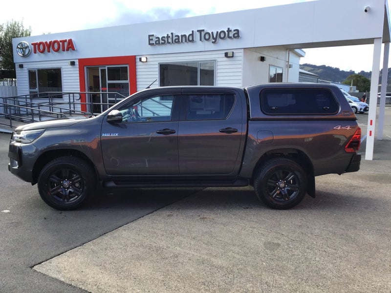 2025 Toyota Hilux SR5 2.8DT Hybrid 6AT 4WD DCW/... image 5