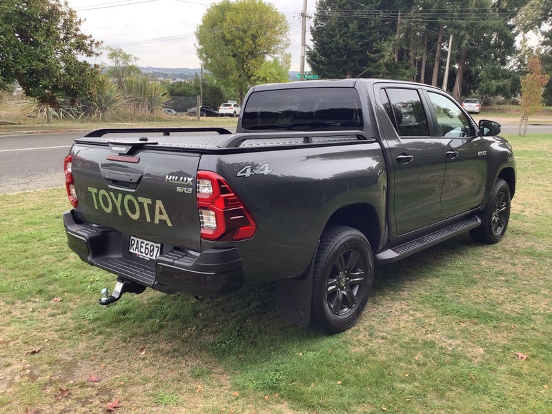 2025 Toyota Hilux SR5 2.8DT Hybrid 6AT 4WD DCW/... image 5