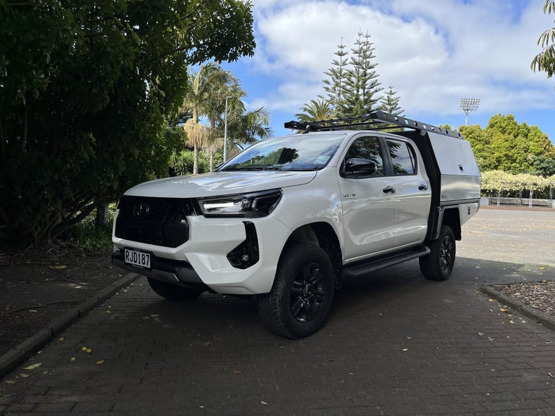 2025 Toyota Hilux SR5 2.8DT Hybrid 6AT 4WD DCW/... image 2