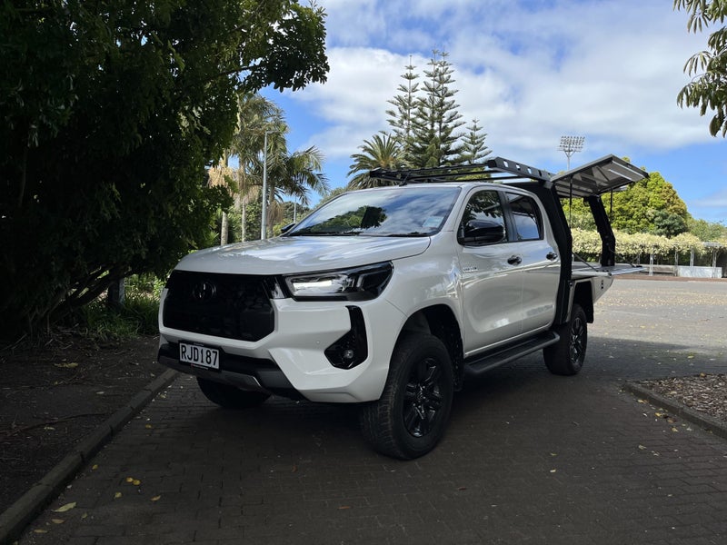 2025 Toyota Hilux SR5 2.8DT Hybrid 6AT 4WD DCW/... image 3