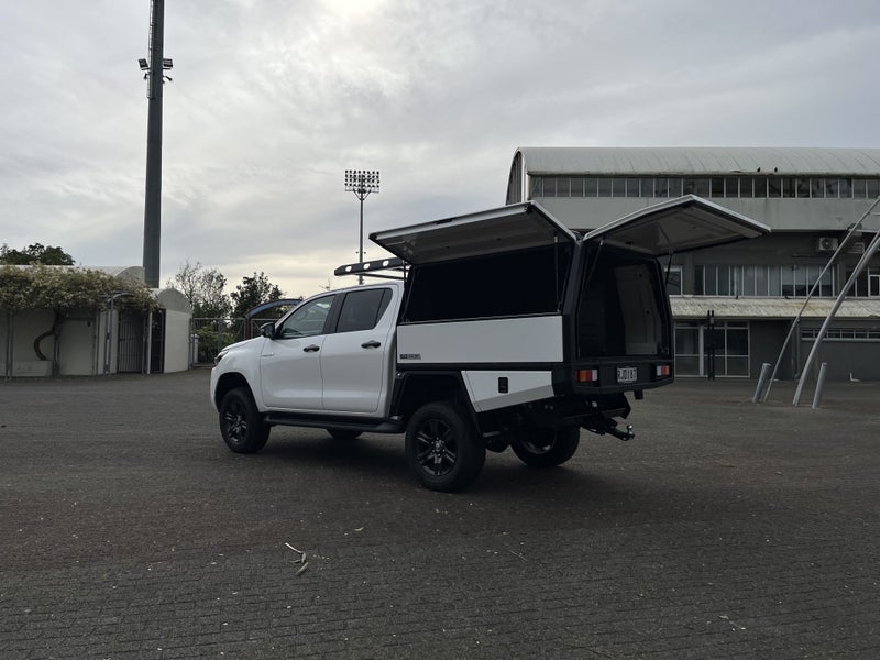 2025 Toyota Hilux SR5 2.8DT Hybrid 6AT 4WD DCW/... image 4