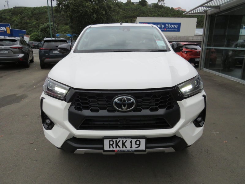 2025 Toyota Hilux SR5 2.8DT Hybrid 6AT 4WD DCW/... image 3