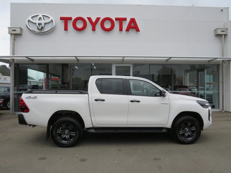 2025 Toyota Hilux SR5 2.8DT Hybrid 6AT 4WD DCW/... image 4