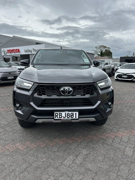 2025 Toyota Hilux SR5 2.8DT Hybrid 6AT 4WD DCW/... image 2