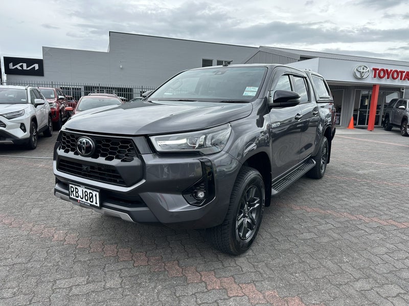 2025 Toyota Hilux SR5 2.8DT Hybrid 6AT 4WD DCW/... image 3