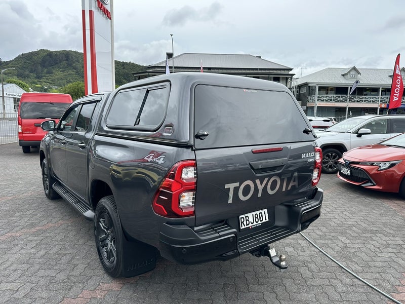 2025 Toyota Hilux SR5 2.8DT Hybrid 6AT 4WD DCW/... image 5