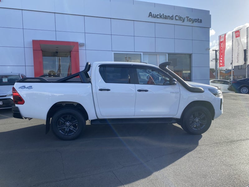 2025 Toyota Hilux SR5 2.8DT Hybrid 6AT 4WD DCW image 2
