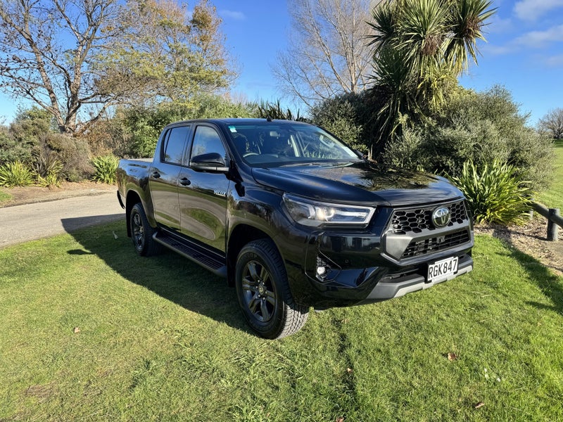 2025 Toyota Hilux SR5 2.8DT Hybrid Automatic 4W... image 3