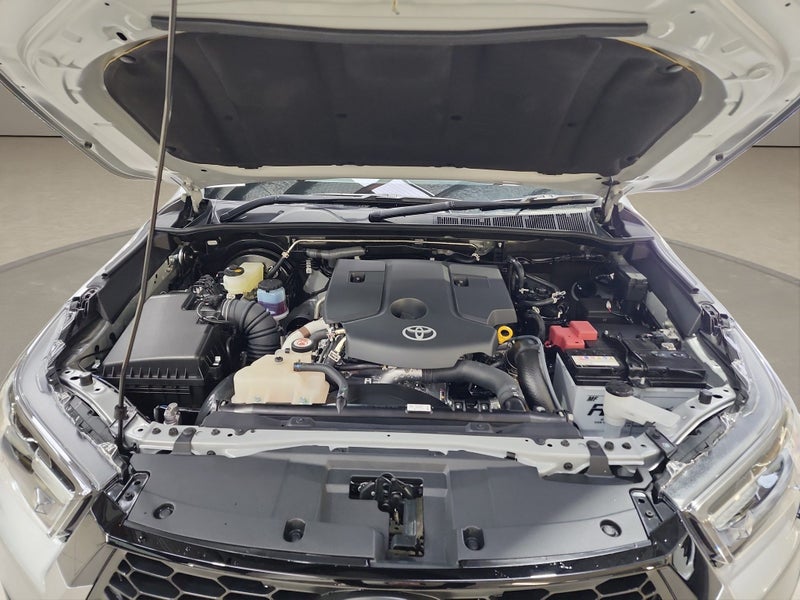 2025 Toyota Hilux SR5 2.8L Diesel Turbo Hybrid... image 3