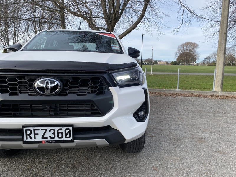 2025 Toyota Hilux SR5 2.8L Turbo Diesel Double... image 5