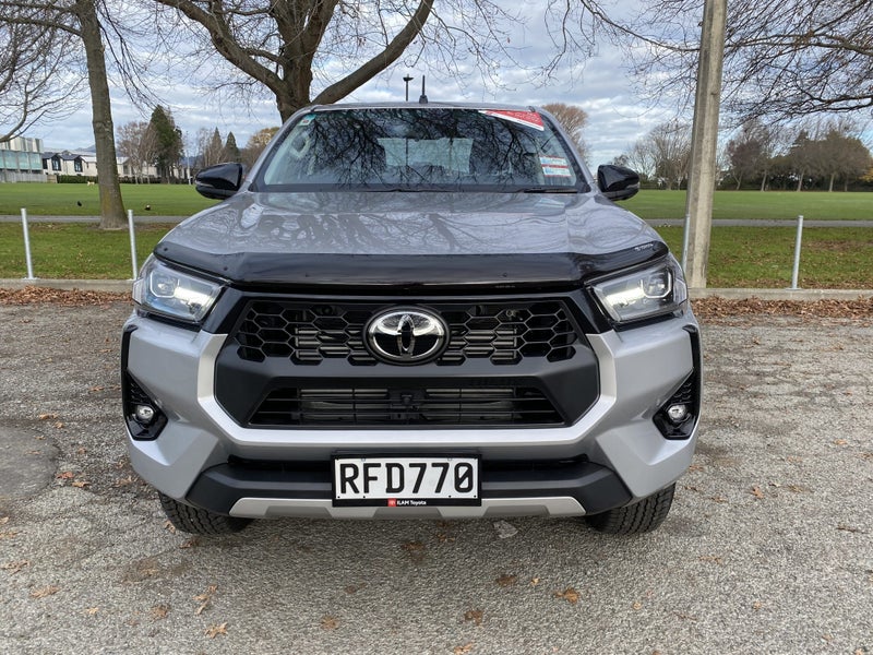 2025 Toyota Hilux SR5 2.8L Turbo Diesel Double... image 3