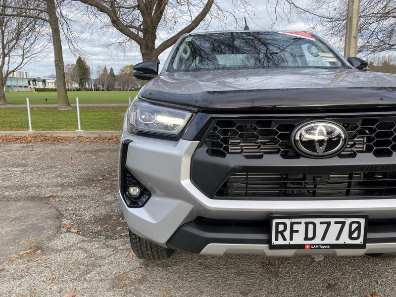 2025 Toyota Hilux SR5 2.8L Turbo Diesel Double... image 5
