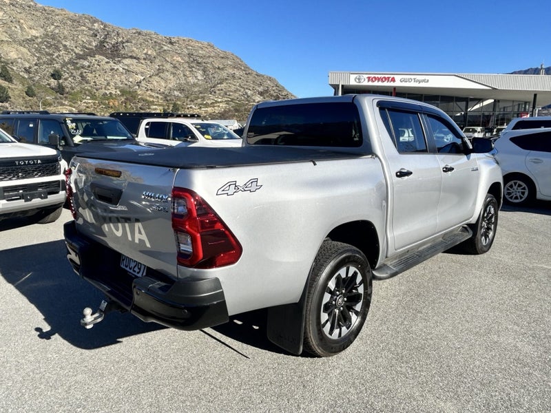2025 Toyota Hilux SR5 4WD image 3