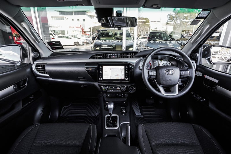 2025 Toyota Hilux SR5 4x4 2.8L Diesel TURBO Mil... image 2