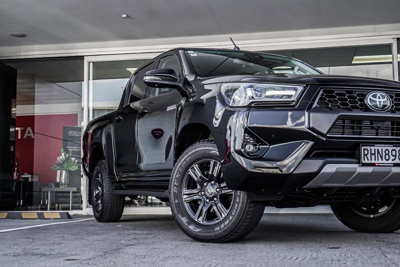 2025 Toyota Hilux SR5 4x4 2.8L Diesel TURBO Mil... image 4