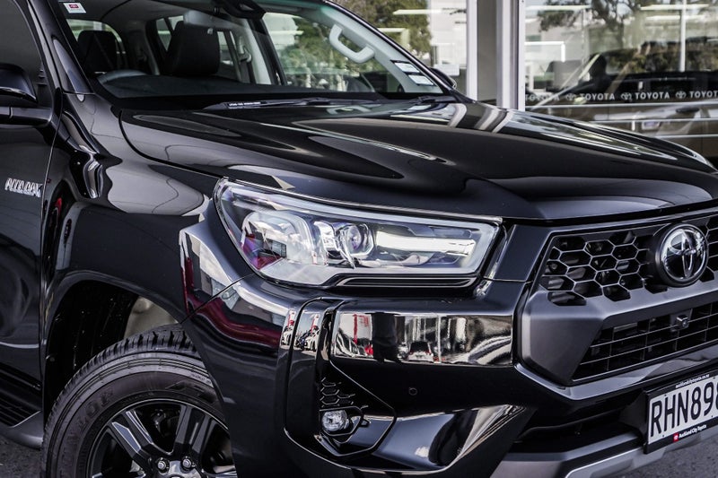 2025 Toyota Hilux SR5 4x4 2.8L Diesel TURBO Mil... image 5