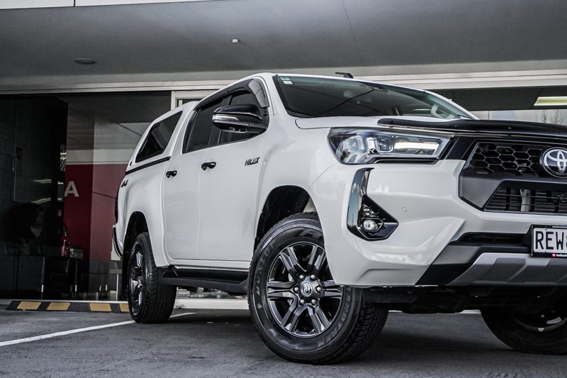 2025 Toyota Hilux SR5 4x4 2.8L Diesel TURBO Mil... image 4