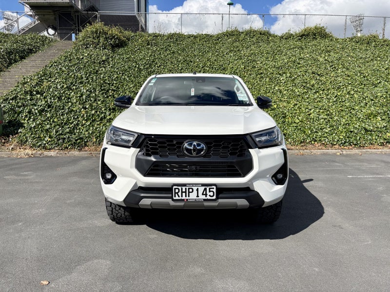 2025 Toyota Hilux SR5 4x4 Welside 2.8DT HYBRID 6AT image 2