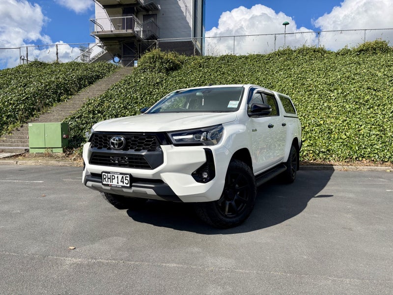 2025 Toyota Hilux SR5 4x4 Welside 2.8DT HYBRID 6AT image 3