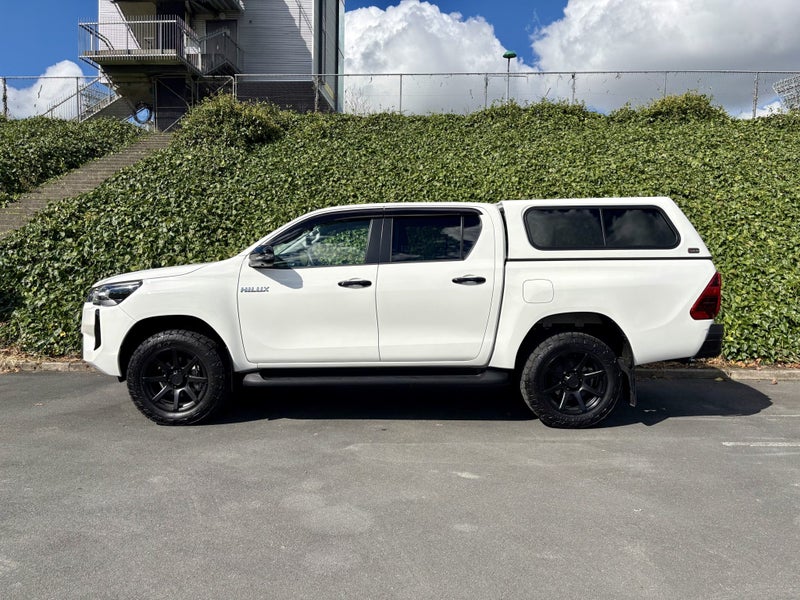 2025 Toyota Hilux SR5 4x4 Welside 2.8DT HYBRID 6AT image 4
