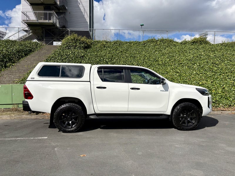 2025 Toyota Hilux SR5 4x4 Welside 2.8DT HYBRID 6AT image 5