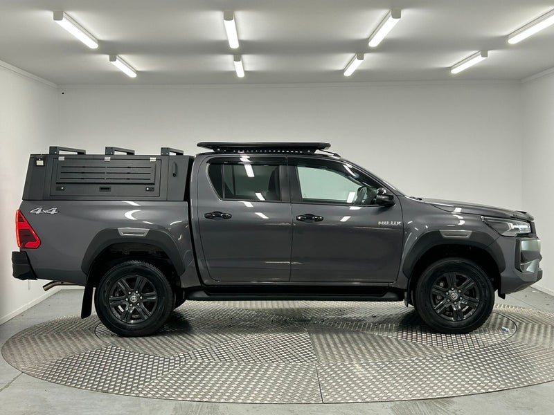 2025 Toyota Hilux SR5 image 2