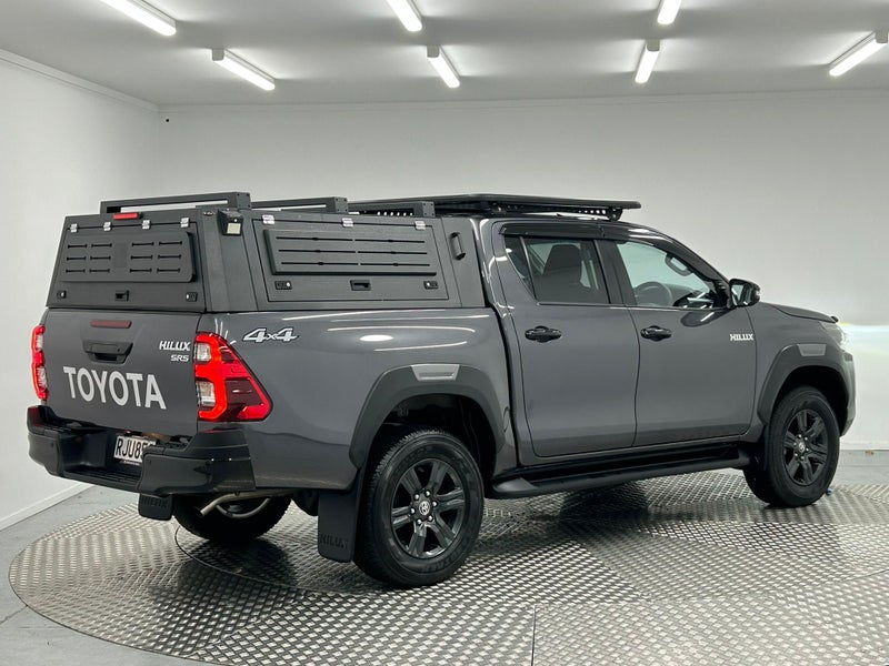 2025 Toyota Hilux SR5 image 3